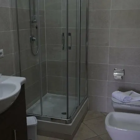 לינה וארוחת בוקר Ruben פאלינורו